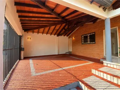 Casa familiar en venta en Cuatro Mojones, Lambaré 4
