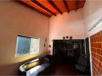 Casa mista à venda em Luque, Central 4