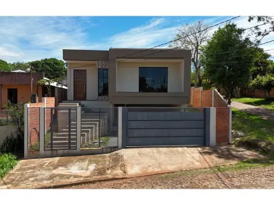 Casa moderna para estrear à venda em Encarnación 2