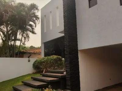Casa moderna de 5 dormitorios en venta en Valle Ybate, Lambaré 2