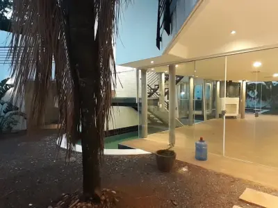 Casa moderna para alugar com piscina em Manora, Assunção 4