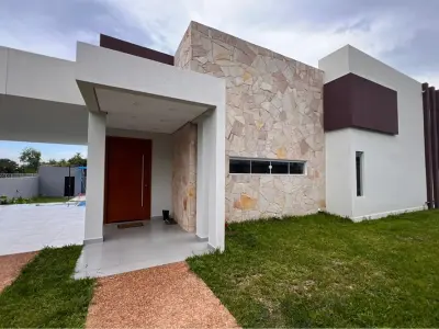 Modern house for sale in Caacupé with pool 2