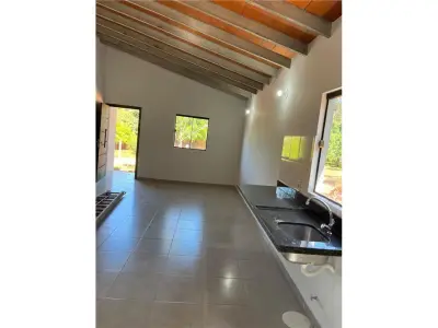 Casa moderna à venda em Guazú Virá, Itauguá 3