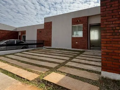 Casa moderna en venta en Luque, barrio Mora Kue 3