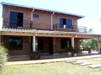 Casa de campo com granja à venda em Quiindy, Paraguarí 2