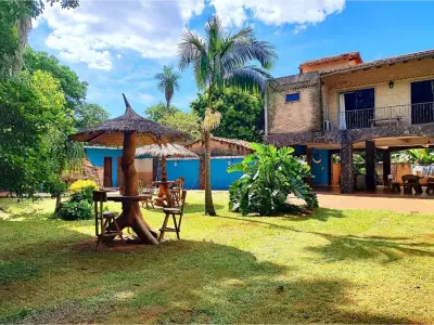 Casa quinta en venta en Cañadita, Itauguá, con piscina 2