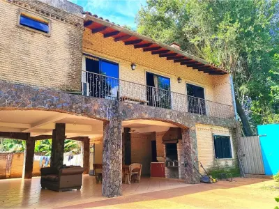 Casa quinta en venta en Cañadita, Itauguá, con piscina 3