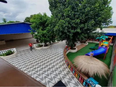 Casa com amplo terreno à venda em Ciudad del Este 2