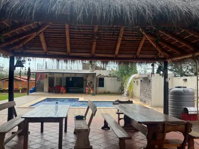Casa de Campo com Piscina e Churrasqueira à Venda no Centro de Pirayú 2
