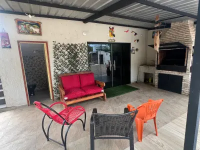 Casa de Campo com Piscina e Churrasqueira à Venda no Centro de Pirayú 3