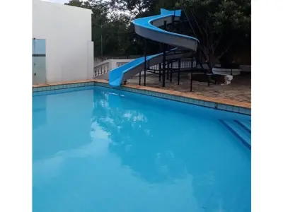 Casa quinta en venta en Itauguá con 4 dormitorios 2