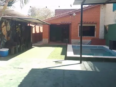 House with pool for sale in San Roque, Asunción 2