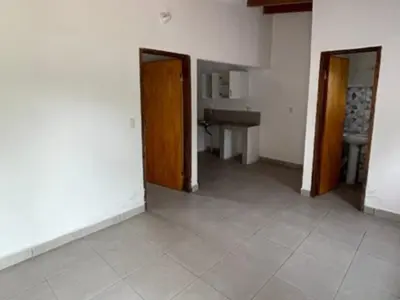 Casa quinta en venta en Villa Hayes con piscina y quincho 4