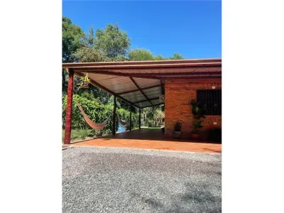 Casa com amplo terreno à venda em Villa Hayes 3