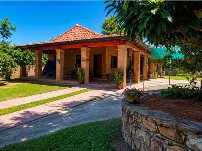 House for sale in Ytú, Caacupé, with garden and barbecue area 3