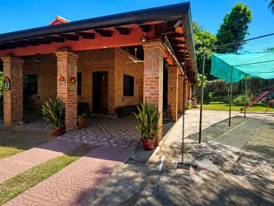 House for sale in Ytú, Caacupé, with garden and barbecue area 4