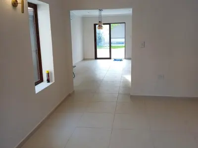 Casa renovada a nueva en Barrio Jara 2