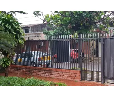 3-bedroom house for sale in Barrio Obrero, Asunción — three-car garage