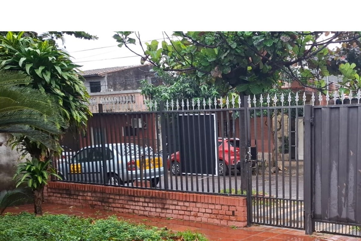 Casa de 3 dormitorios en venta en Barrio Obrero, Asunción — garaje para 3 vehículos