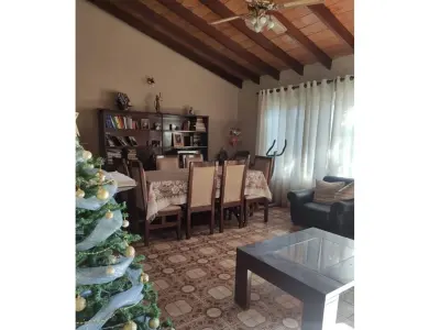 3-bedroom house for sale in Barrio Obrero, Asunción — three-car garage 2