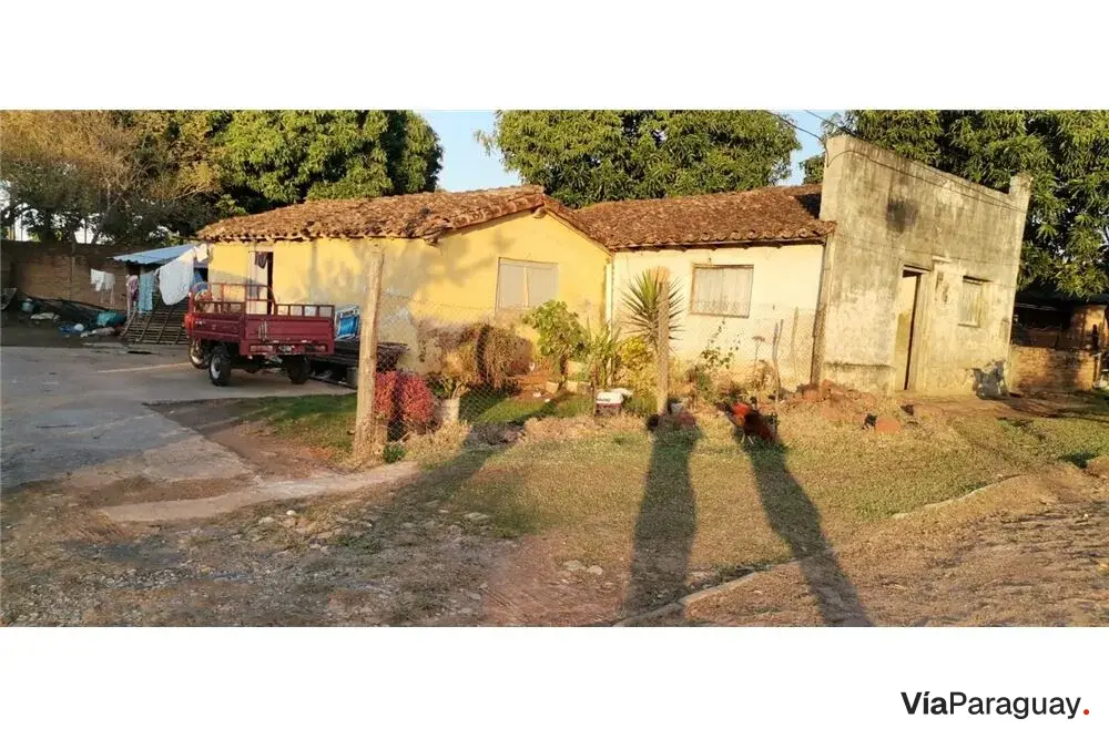 Casa de 2 dormitorios en venta en el centro de Carapeguá — a dos cuadras de la plaza