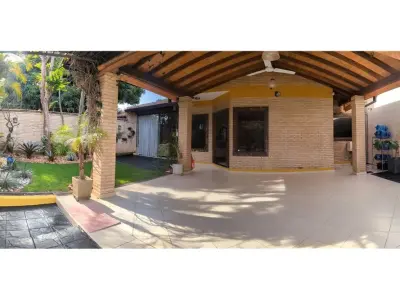 4-bedroom house for sale in Mbachio II, Lambaré — Yacht y Golf Club area, with barbecue area and generator 4