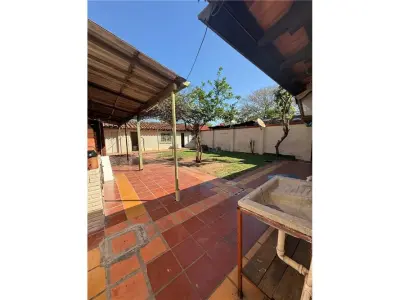 4-bedroom house with back apartment for sale in Sajonia, Asunción — near CEPB school 3