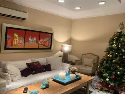 4-bedroom house with pool for sale in Sajonia, Asunción — air-conditioned barbecue area and jacuzzi 4