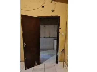 Casa de 5 dormitorios para remodelar en venta en Tacumbú, Asunción — a pasos de Av. Colón 5