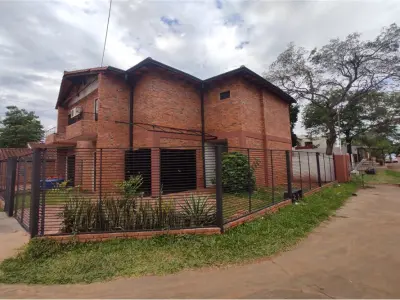 House and two paired duplexes for sale in Luque 3