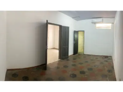House for sale with commercial space in General Díaz, Asunción 4