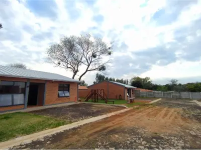 Casa para alugar em Mora Kue, Luque, com jardim e churrasqueira 4