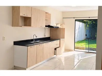 Chalet en alquiler en Ñemby, barrio Rincón 3