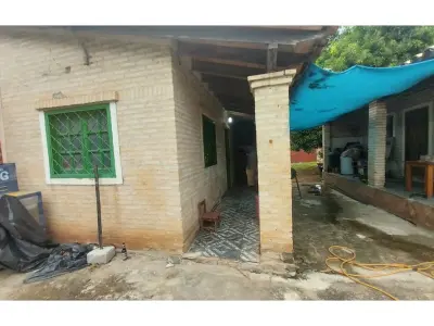 Chalet en venta en el centro de Villa Elisa 5