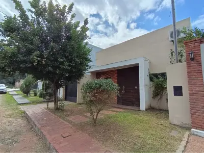 Chalet for sale in Lambaré, Mbachio II 3