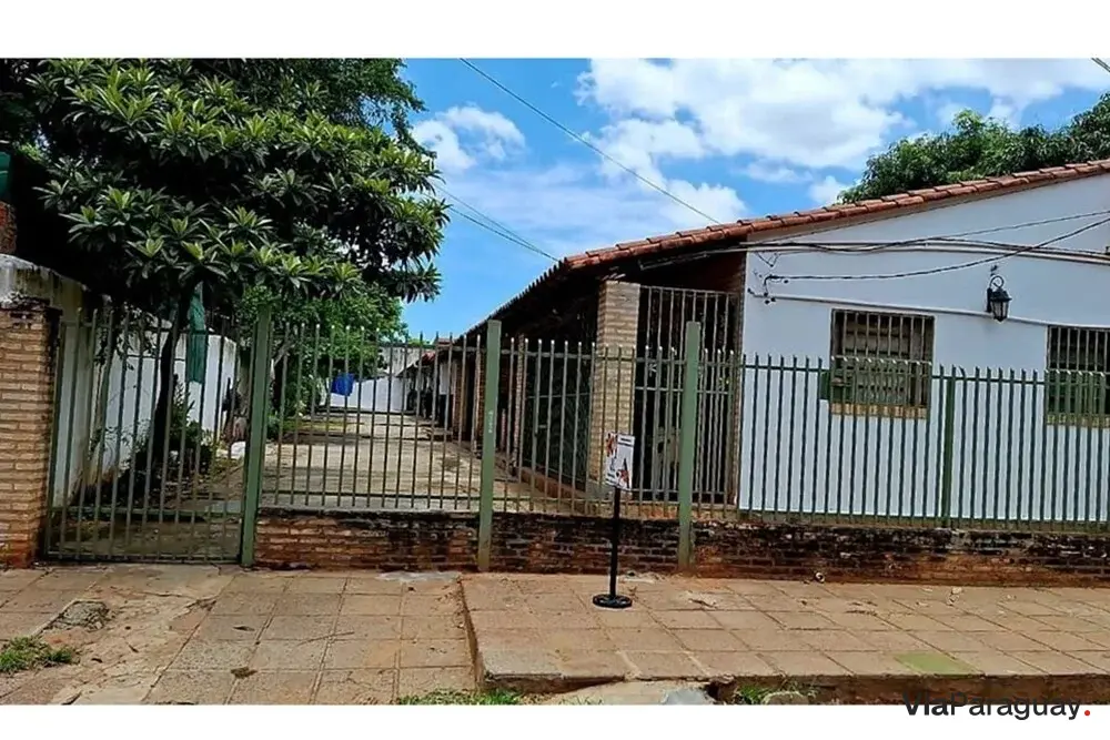 8-apartment complex for sale in Fernando de la Mora Zona Norte — with monthly rental income