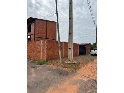 Complejo operativo en alquiler con oficinas y tinglado en Itauguá 4