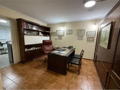 Consultório médico à venda na Av. España, Las Mercedes 3