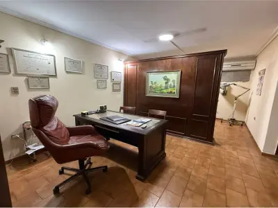 Consultório médico à venda na Av. España, Las Mercedes 4