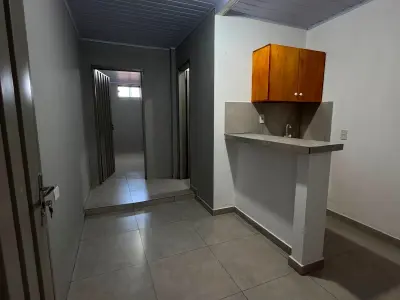 Apartamento novo de 1 quarto para aluguel no Km 10 Acaray 2