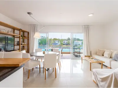 Apartamento mobiliado à venda no Edificio Balli III, Altos 3