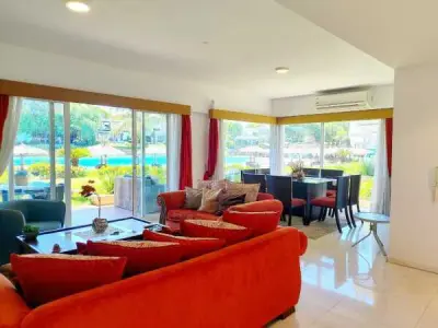 Departamento de lujo en planta baja en Aqua Village, Altos — 3 dormitorios 4