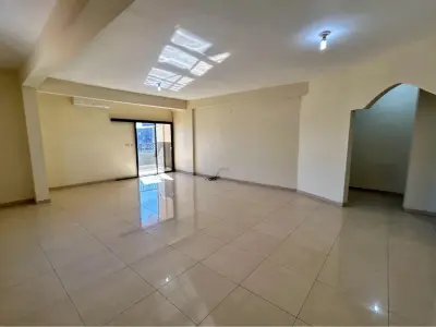 Departamento en alquiler con 3 dormitorios en Encarnación 2