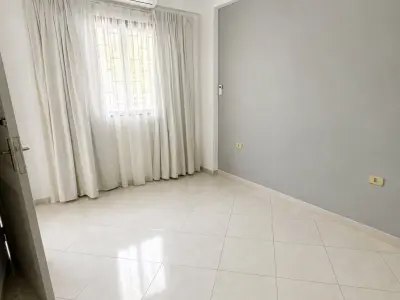 Apartamento de 1 Quarto para Alugar em Sajonia 3