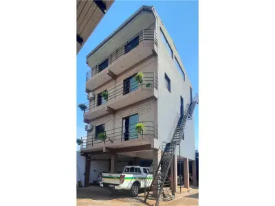 Apartamento à venda com amplo pátio em Encarnación 3