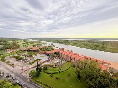 Apartamento à venda em frente ao Yacht e Golf Club, Lambaré 3