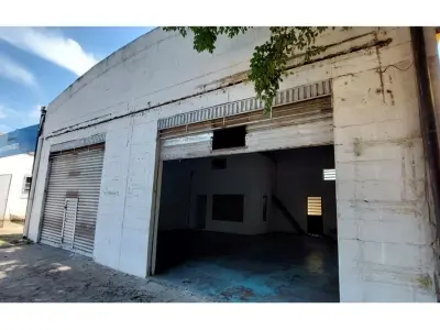 Depósito comercial de 130 m² en alquiler en San Lorenzo 3