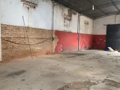 Depósito comercial en alquiler sobre Av. Zavala Cué 3