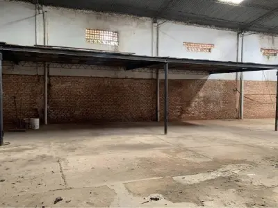 Depósito comercial en alquiler sobre Av. Zavala Cué 5