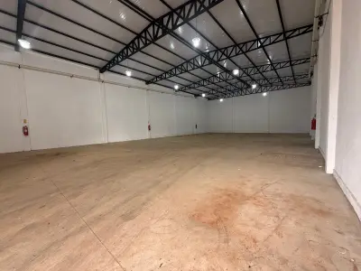 Depósito comercial en venta en San José, Ciudad del Este 2